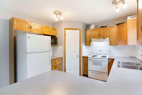 124 Quigley Close, Cochrane, AB T4C 1S4