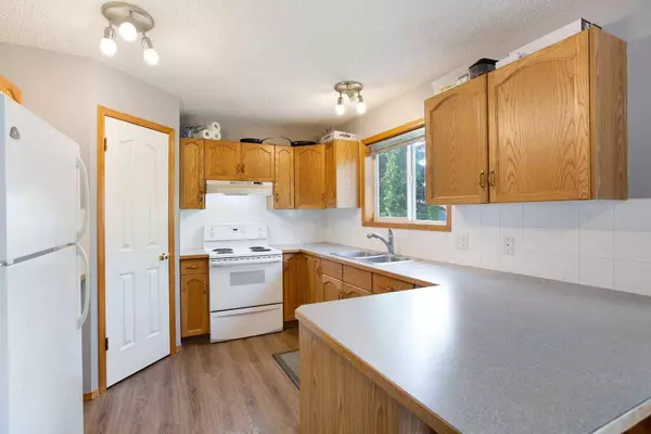 124 Quigley Close, Cochrane, AB T4C 1S4