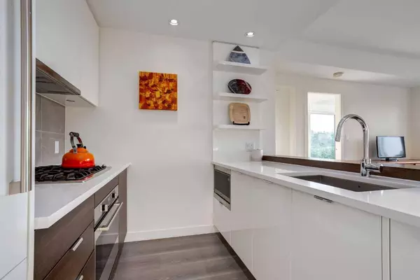 118 Waterfront CT SW #603, Calgary, AB T2P1K8