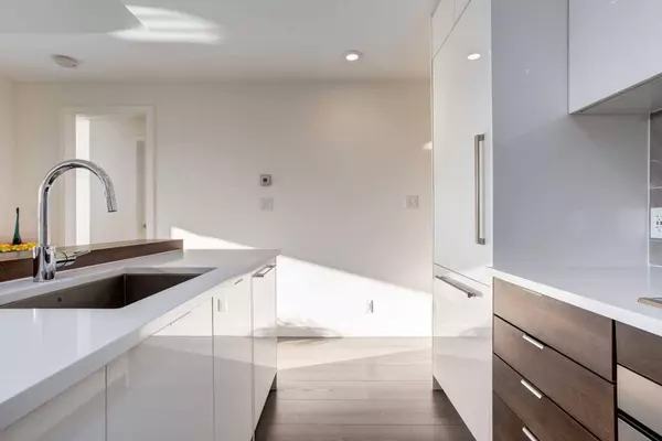 118 Waterfront CT SW #603, Calgary, AB T2P1K8