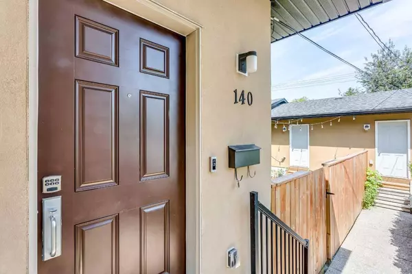 140 29 AVE NW, Calgary, AB T2M 2L8