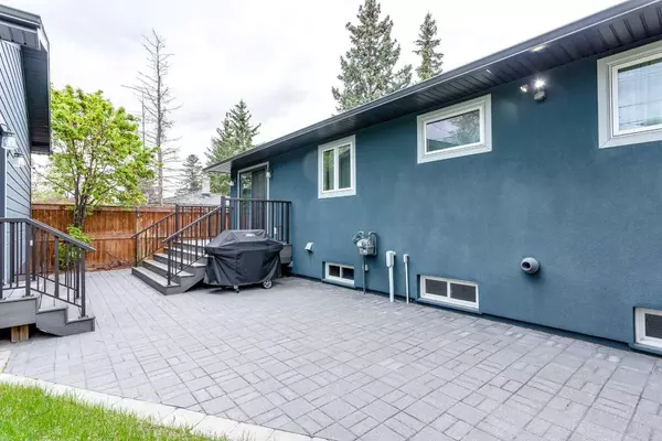 101 Wimbledon CRES SW, Calgary, AB T3C 3J2