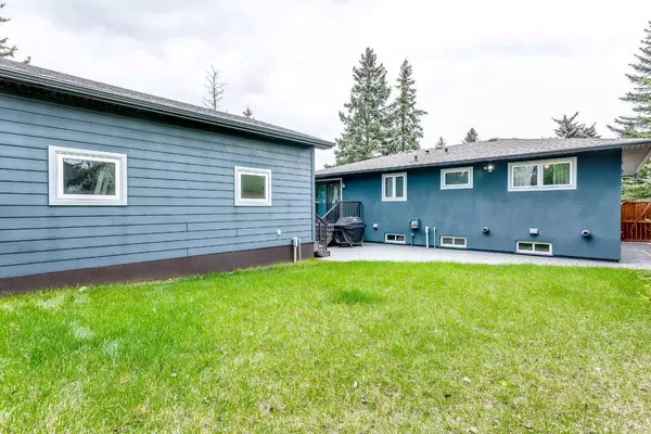 101 Wimbledon CRES SW, Calgary, AB T3C 3J2