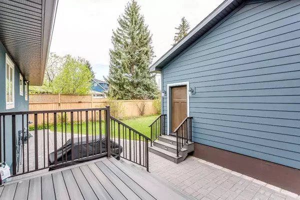 101 Wimbledon CRES SW, Calgary, AB T3C 3J2