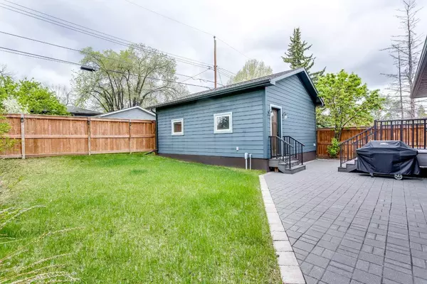 101 Wimbledon CRES SW, Calgary, AB T3C 3J2