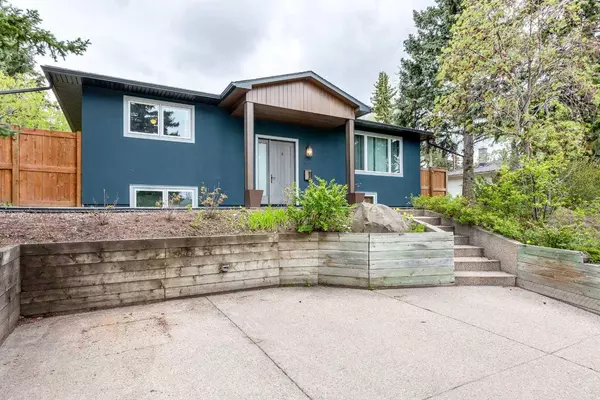 101 Wimbledon CRES SW, Calgary, AB T3C 3J2