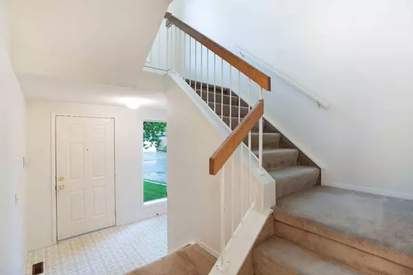 195 Cedarbrook WAY SW, Calgary, AB T2W 3Z7