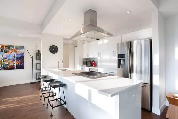 205 Riverfront AVE SW #1005, Calgary, AB T2P 5K4