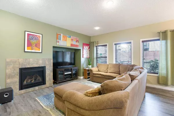 246 Pantego TER NW, Calgary, AB T3K 0K3