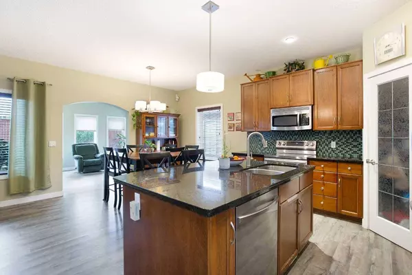 246 Pantego TER NW, Calgary, AB T3K 0K3