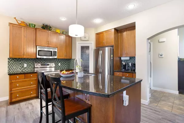 246 Pantego TER NW, Calgary, AB T3K 0K3