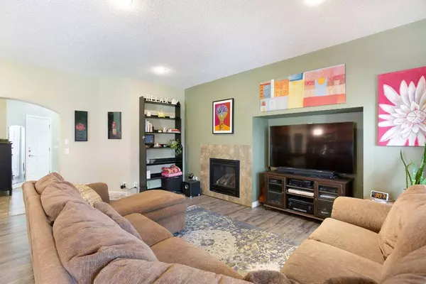 246 Pantego TER NW, Calgary, AB T3K 0K3