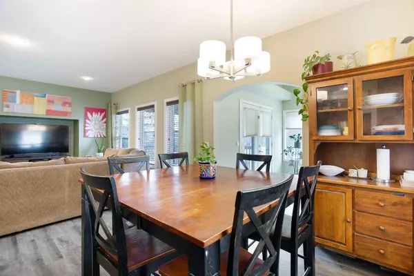 246 Pantego TER NW, Calgary, AB T3K 0K3