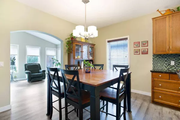 246 Pantego TER NW, Calgary, AB T3K 0K3