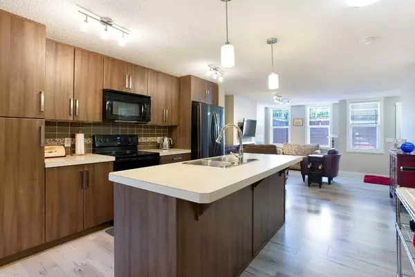 416 Mckenzie Towne Close SE, Calgary, AB T2Z 1A8