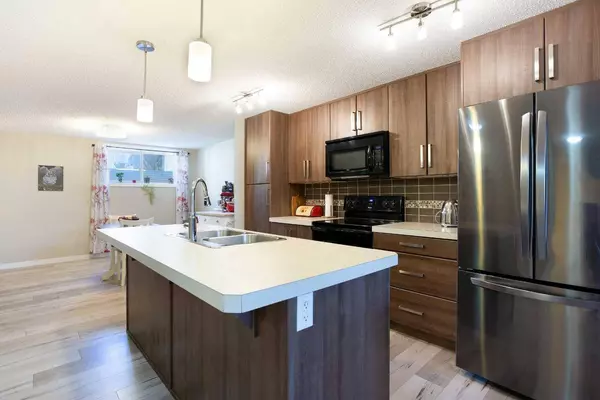 416 Mckenzie Towne Close SE, Calgary, AB T2Z 1A8