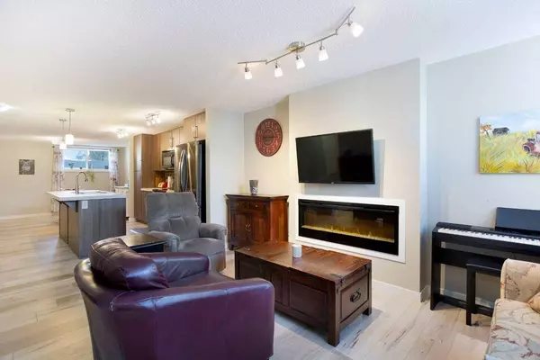 416 Mckenzie Towne Close SE, Calgary, AB T2Z 1A8