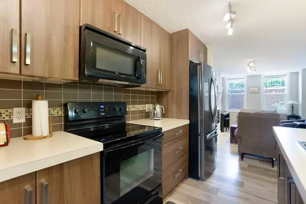 416 Mckenzie Towne Close SE, Calgary, AB T2Z 1A8