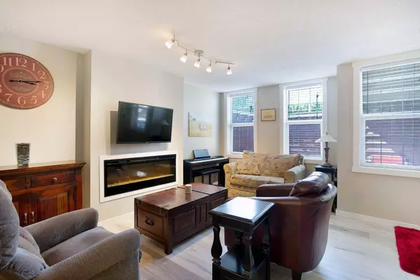 416 Mckenzie Towne Close SE, Calgary, AB T2Z 1A8