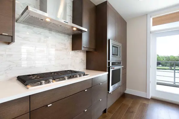 23 Burma Star RD SW #202, Calgary, AB T3E 7Y9