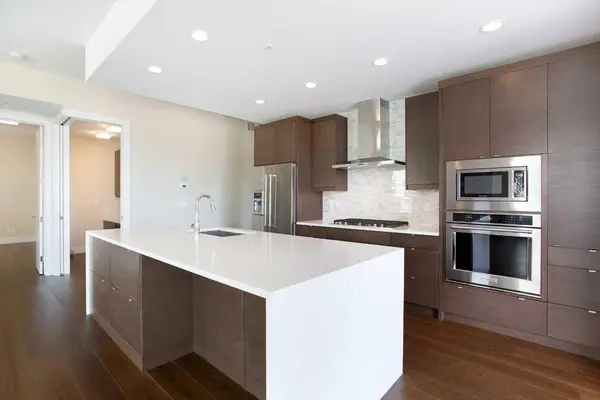 23 Burma Star RD SW #202, Calgary, AB T3E 7Y9