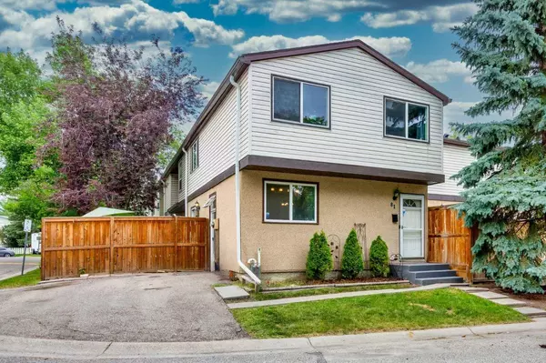 630 Sabrina RD Southwest #81, Calgary, AB T2W 2N7
