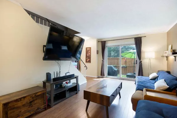 630 Sabrina RD SW #81, Calgary, AB T2W 2N7