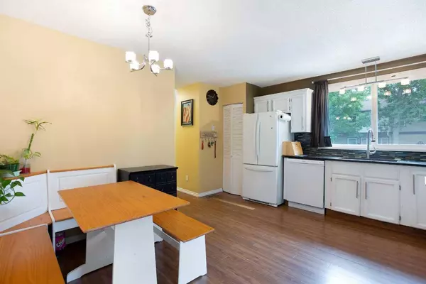 630 Sabrina RD SW #81, Calgary, AB T2W 2N7