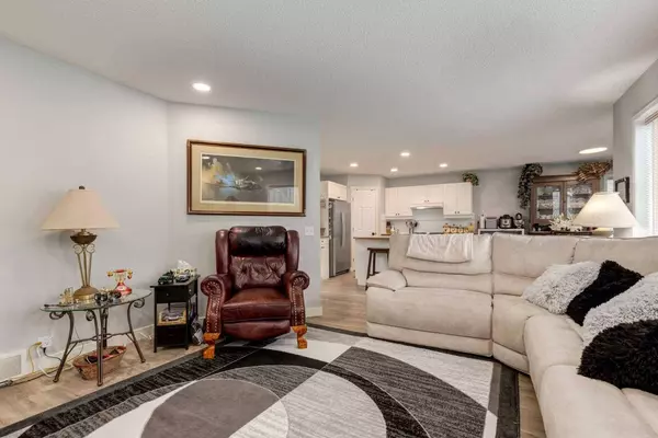 41 Inverness Rise SE, Calgary, AB T2Z 2X4