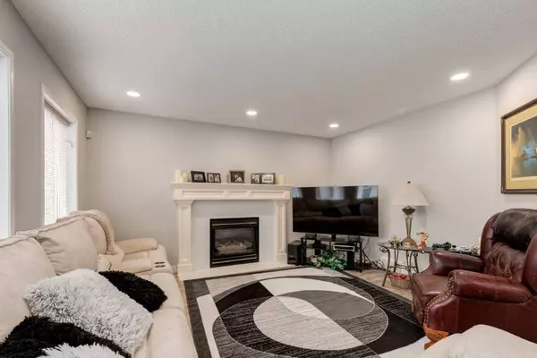 41 Inverness Rise SE, Calgary, AB T2Z 2X4