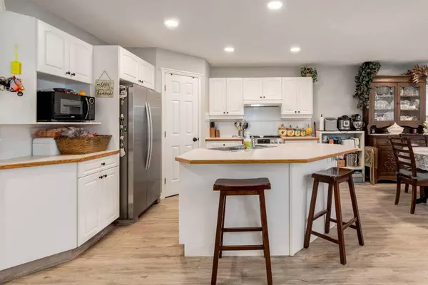 41 Inverness Rise SE, Calgary, AB T2Z 2X4