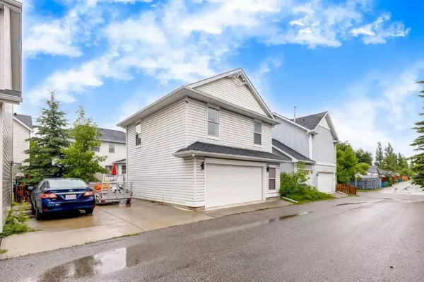 41 Inverness Rise SE, Calgary, AB T2Z 2X4