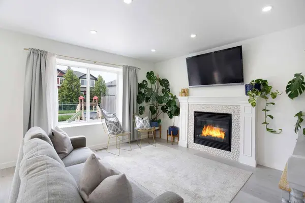 209 Luxstone RD SW, Airdrie, AB T4B 0K5