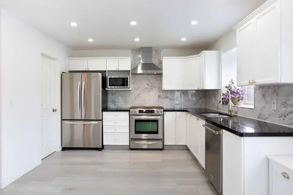 209 Luxstone RD SW, Airdrie, AB T4B 0K5