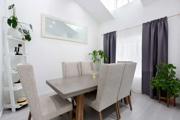 209 Luxstone RD SW, Airdrie, AB T4B 0K5