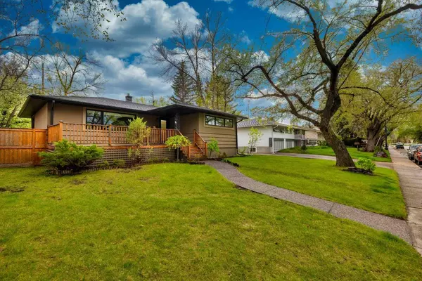 21 Mayfair RD SW, Calgary, AB T2V 1Y5