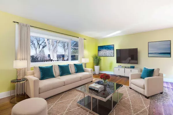 21 Mayfair RD SW, Calgary, AB T2V 1Y5