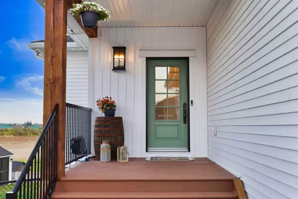 8 Bishop CIR, Carstairs, AB T0M 0N0