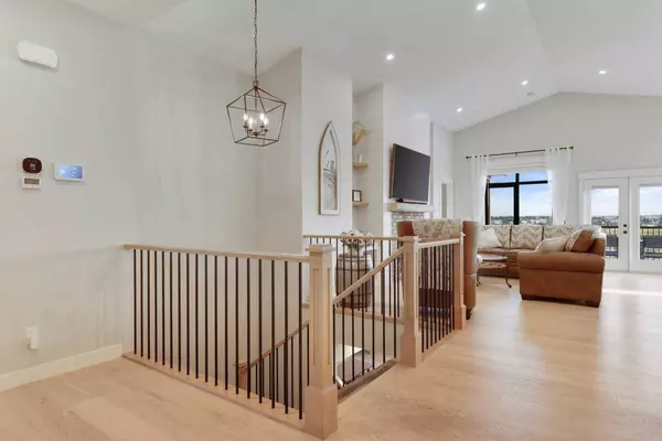 8 Bishop CIR, Carstairs, AB T0M 0N0