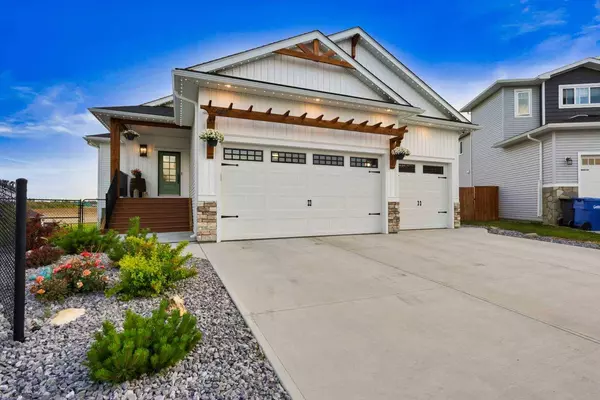 8 Bishop CIR, Carstairs, AB T0M 0N0