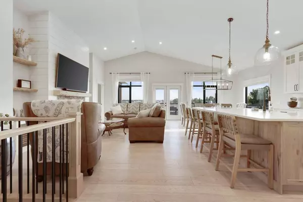 8 Bishop CIR, Carstairs, AB T0M 0N0