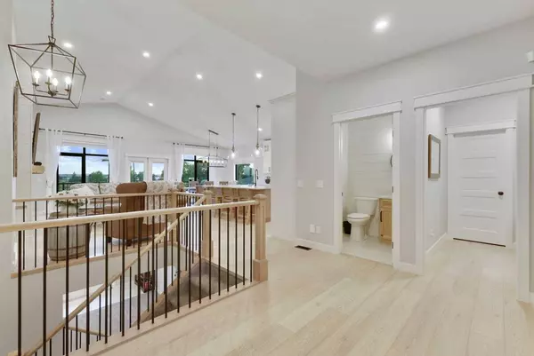 8 Bishop CIR, Carstairs, AB T0M 0N0