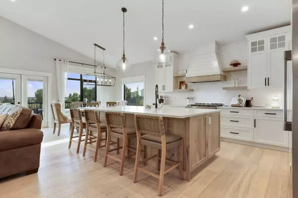 8 Bishop CIR, Carstairs, AB T0M 0N0