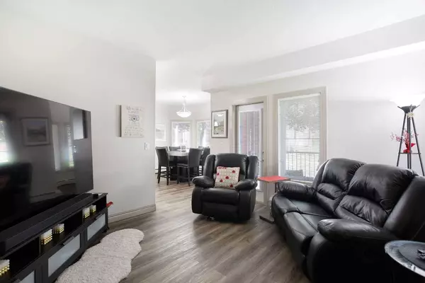 70 Royal Oak PLZ NW #102, Calgary, AB T3G 0C6
