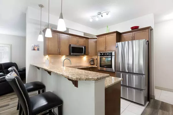 70 Royal Oak PLZ NW #102, Calgary, AB T3G 0C6