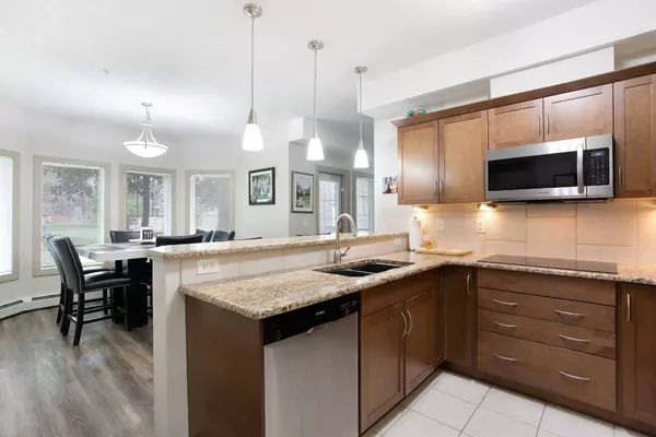 70 Royal Oak PLZ NW #102, Calgary, AB T3G 0C6