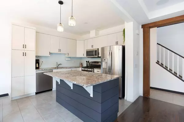 523 Windbrook HTS SW, Airdrie, AB T4B 3X3