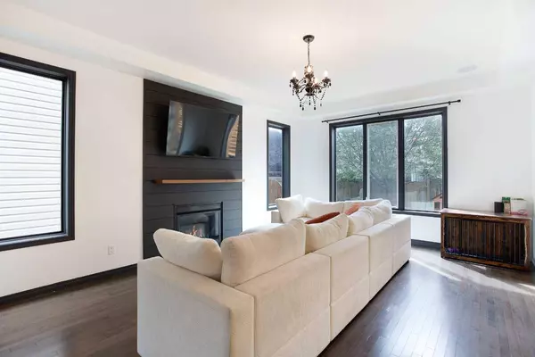 523 Windbrook HTS SW, Airdrie, AB T4B 3X3