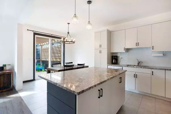 523 Windbrook HTS SW, Airdrie, AB T4B 3X3