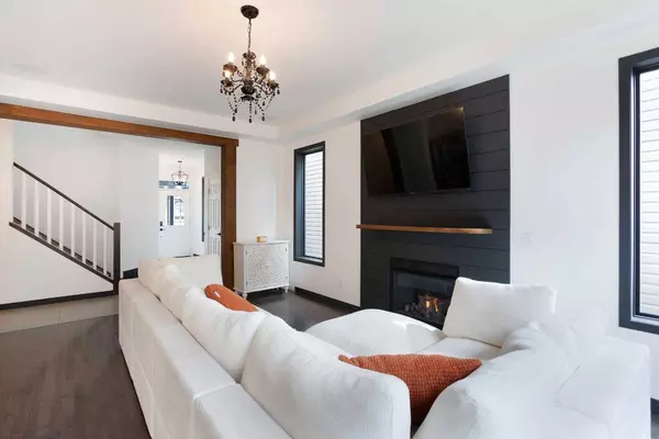 523 Windbrook HTS SW, Airdrie, AB T4B 3X3